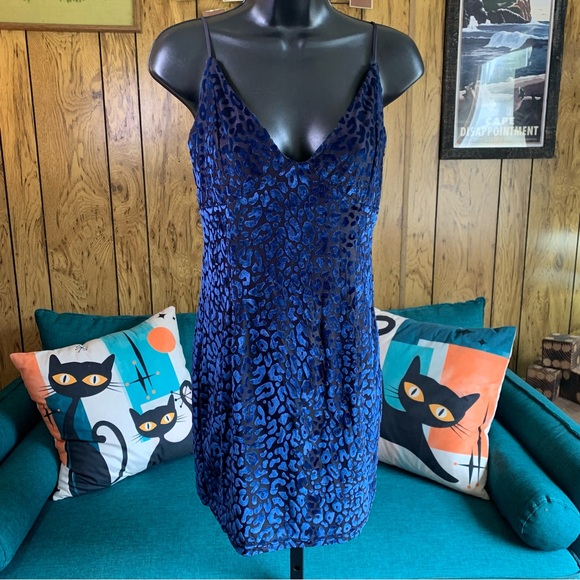 Abbeline Royal Blue Leopard Chemise Style Dress - Picture 4 of 14